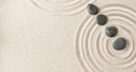 Giardino Zen di pietre e sabbia immagine di benessere ed equilibrio